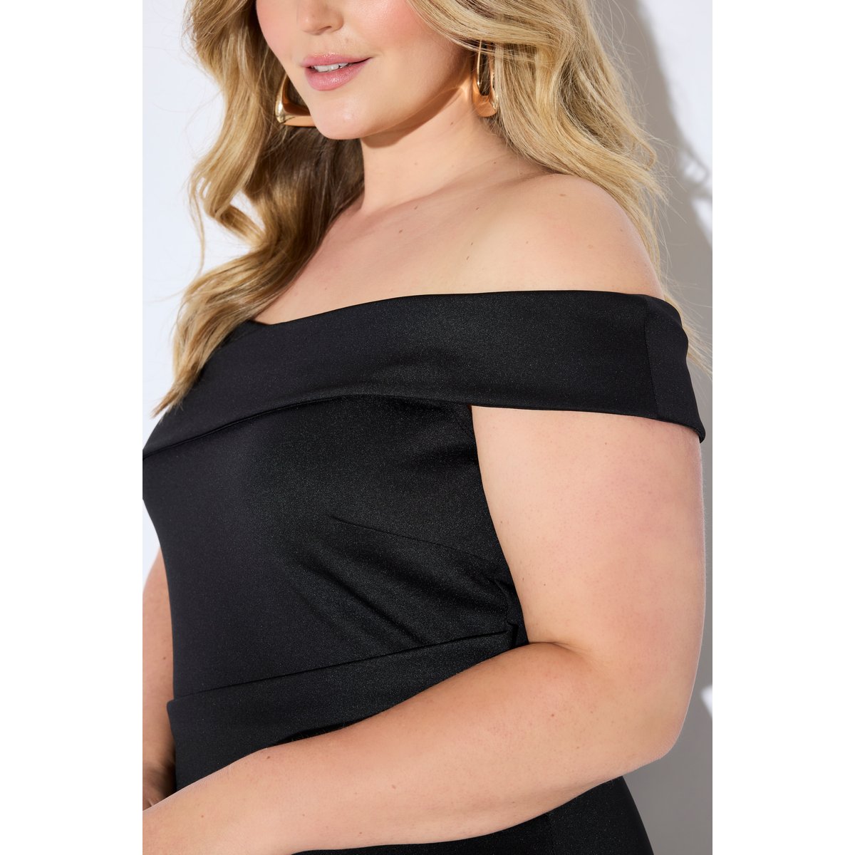 Robe maxi en tissu scuba. Encolure carmen noir, ULLA POPKEN