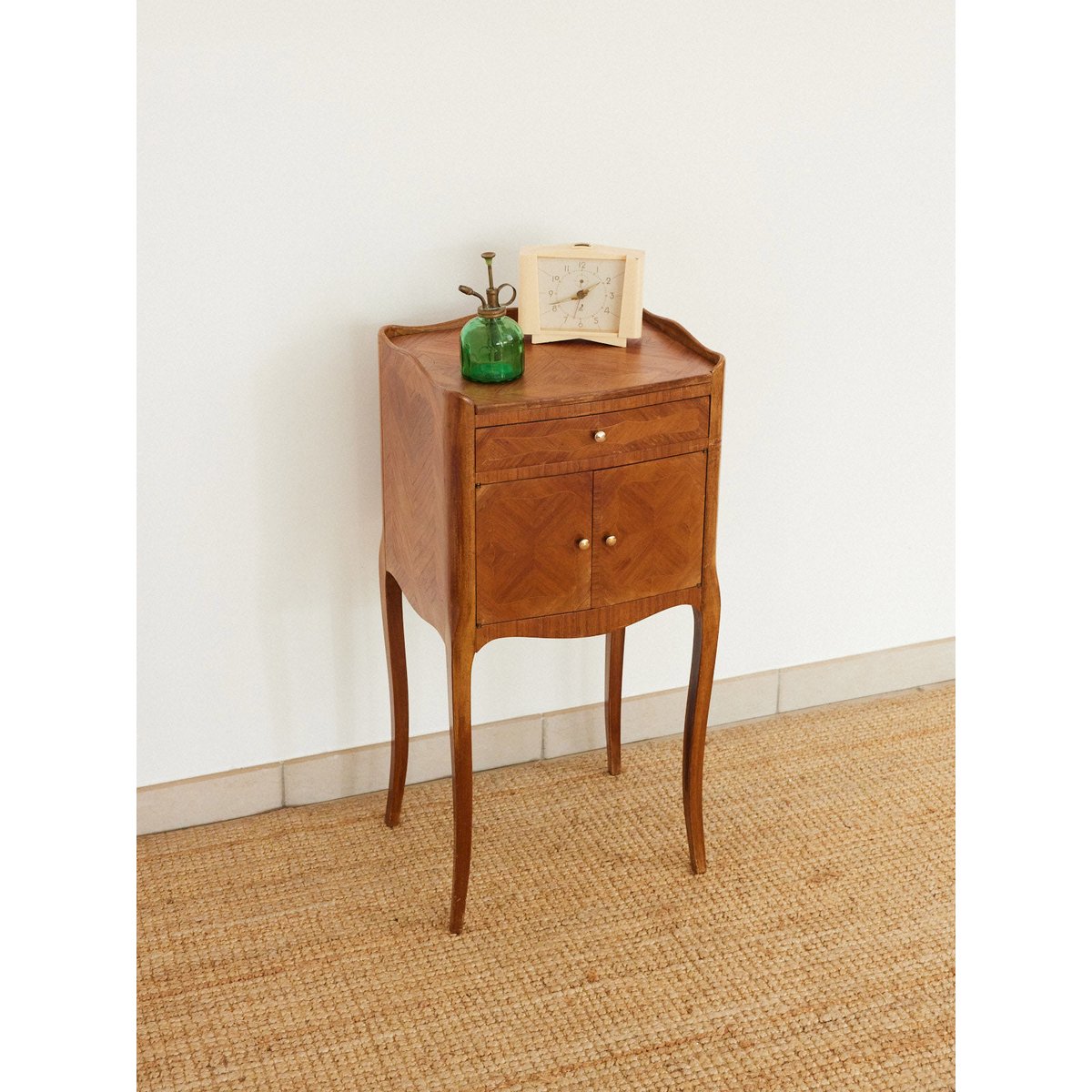 Table de chevet en bois Odile N°1622 - Bon état bois clair, DEBONGOUT