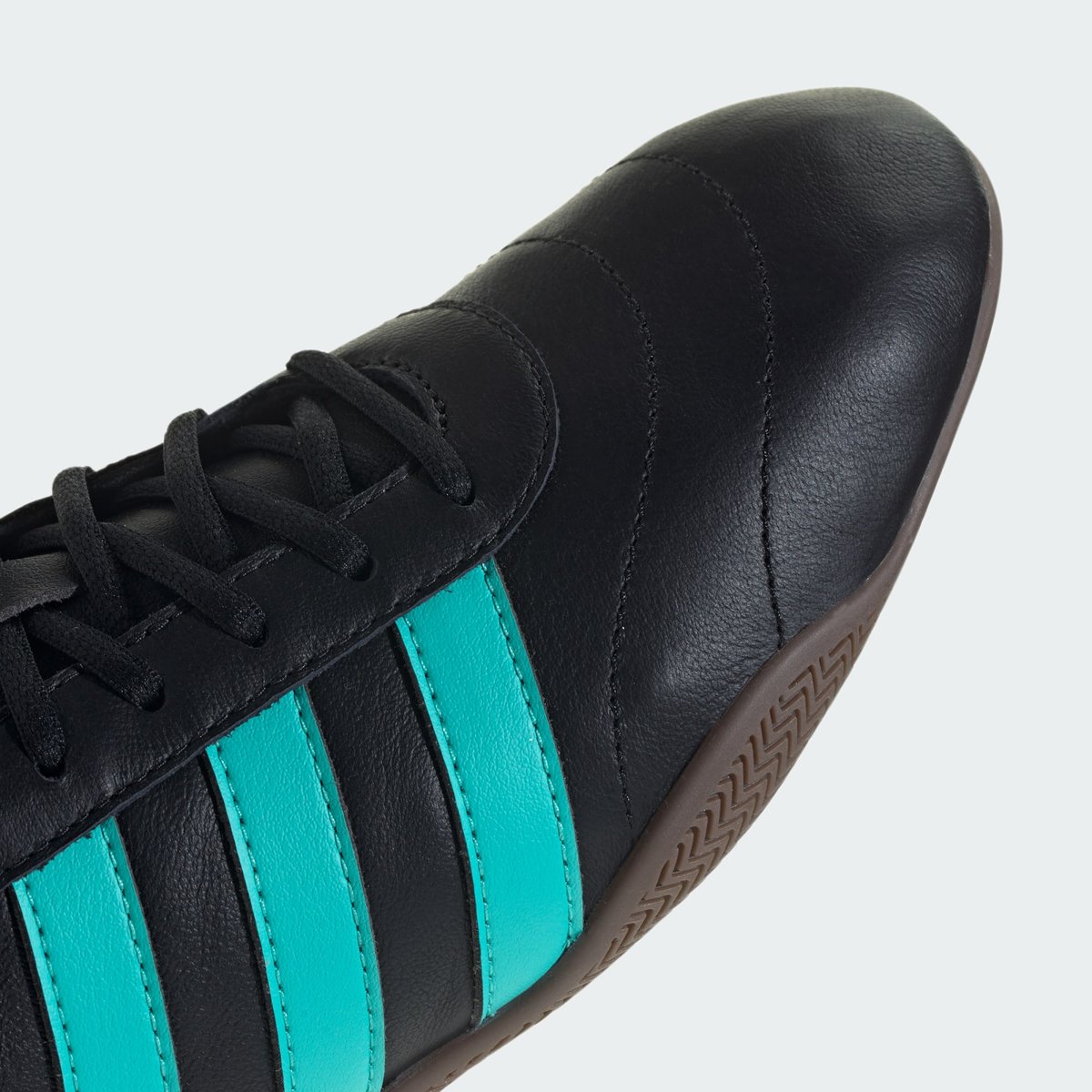 Chaussure Grand Court Lo Mercedes Amg Petronas F1 Team core black / semi mint rush / gum, adidas Performance