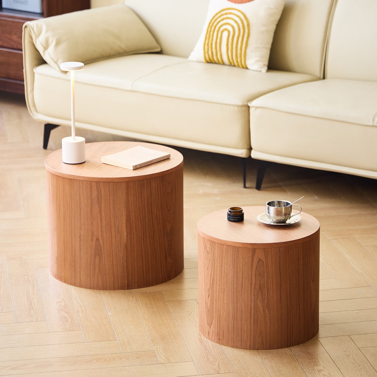 Lot de 2 tables basses avec rangement, rondes, bois, YATOMI bois naturel, NORDLYS