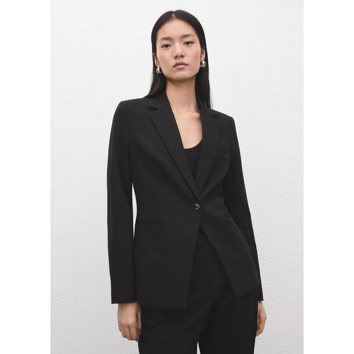 Blazer costume cintré noir, MANGO
