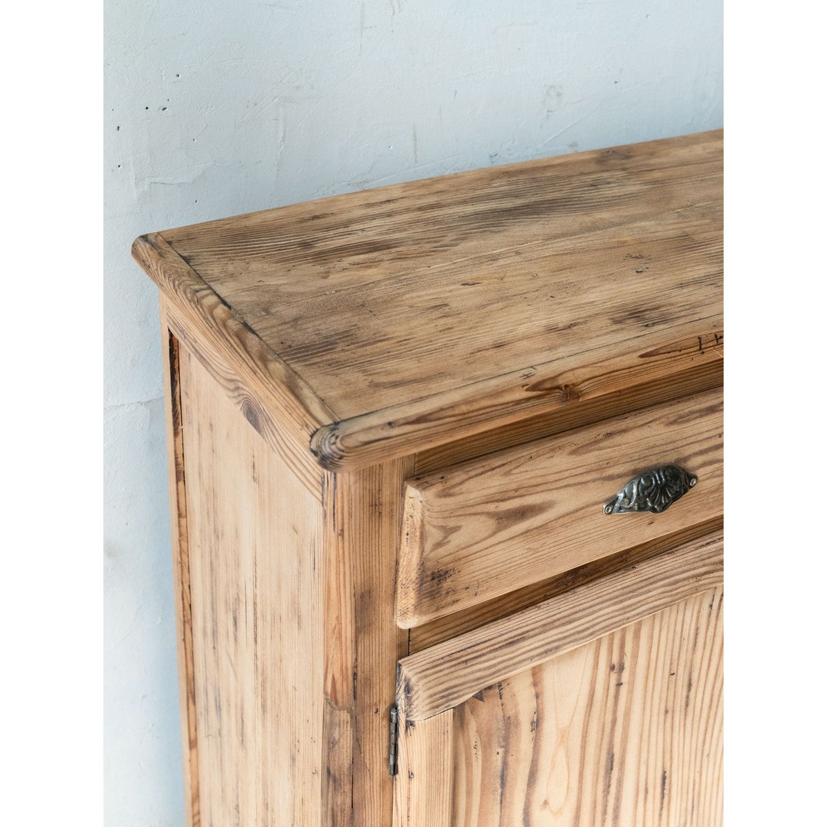 Buffet en bois ancien style campagne Gilbert N°1806 - Bon état bois clair, DEBONGOUT