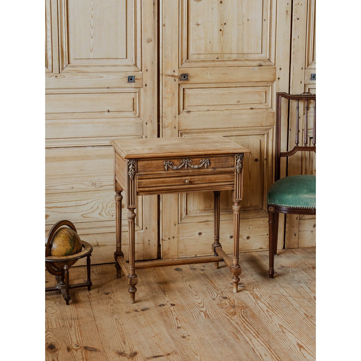 Coiffeuse en bois Louise N°295 - Bon état bois clair, DEBONGOUT