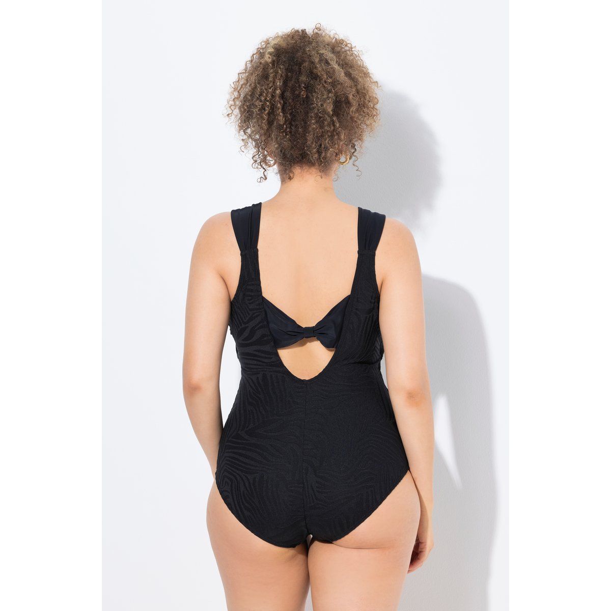 Maillot de bain à bonnets souples. Texture noir, ULLA POPKEN