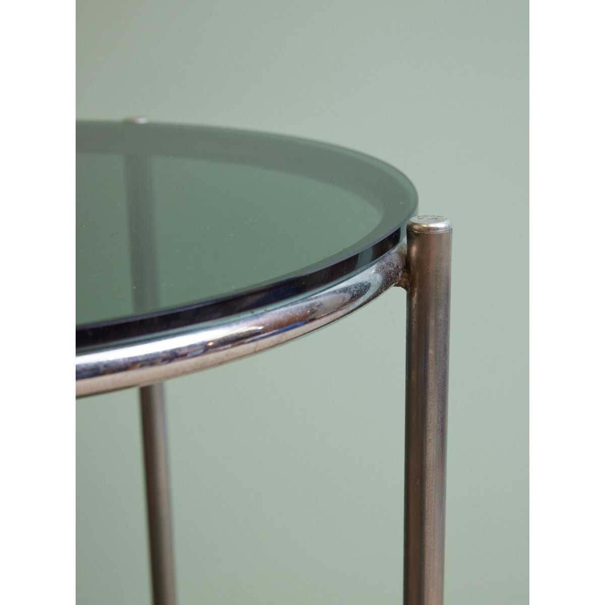 Table d'appoint ronde en verre fumé Hanna N°1580 - Bon état transparent, DEBONGOUT