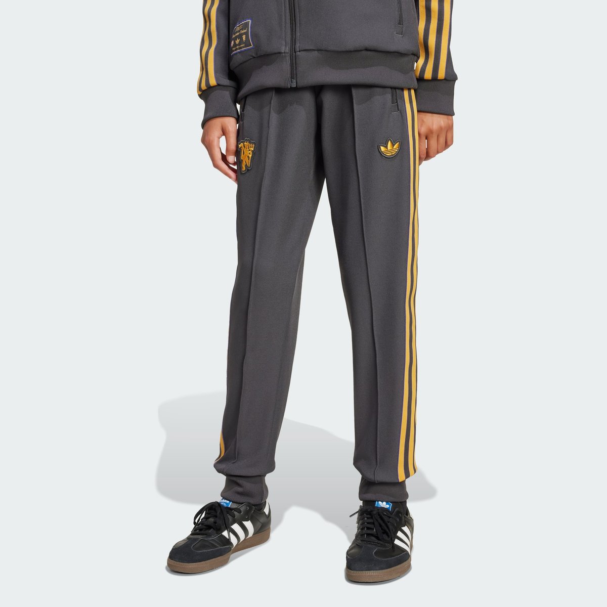 Pantalon De Survêtement Manchester United Terrace Icons Pantalon De Survêtement Manchester United Terrace Icons utility black, adidas Originals