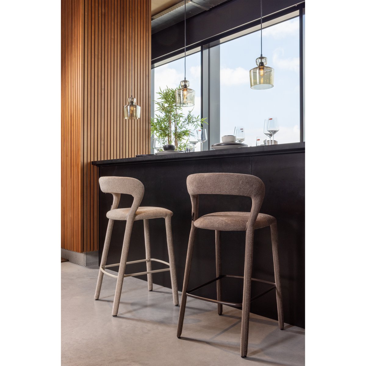 Chaise de bar en tissu NOBLE sable, WOOOD