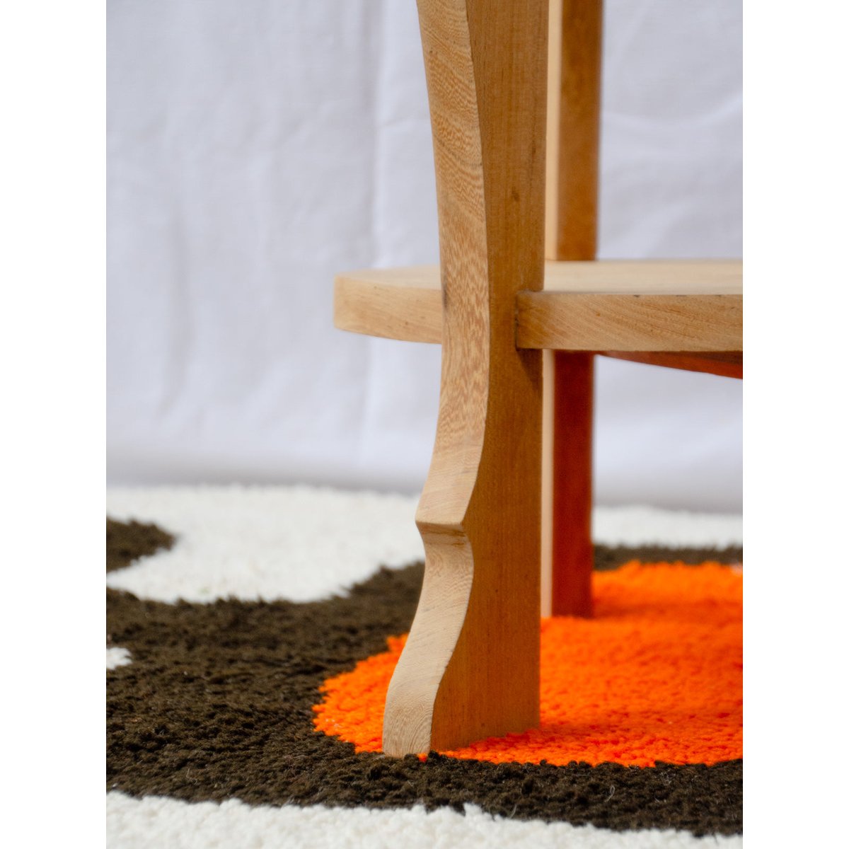 Table d'appoint en bois clair Hanna N°1620 - Bon état bois clair, DEBONGOUT