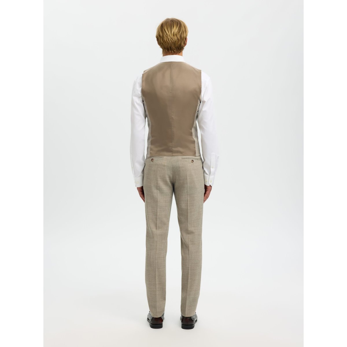 Gilet sand, SELECTED