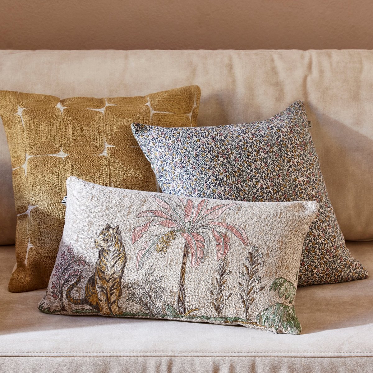 housse de coussin en Toile de coton, broderie point de chainette satinée KARTY naturel jaune doré, MADURA