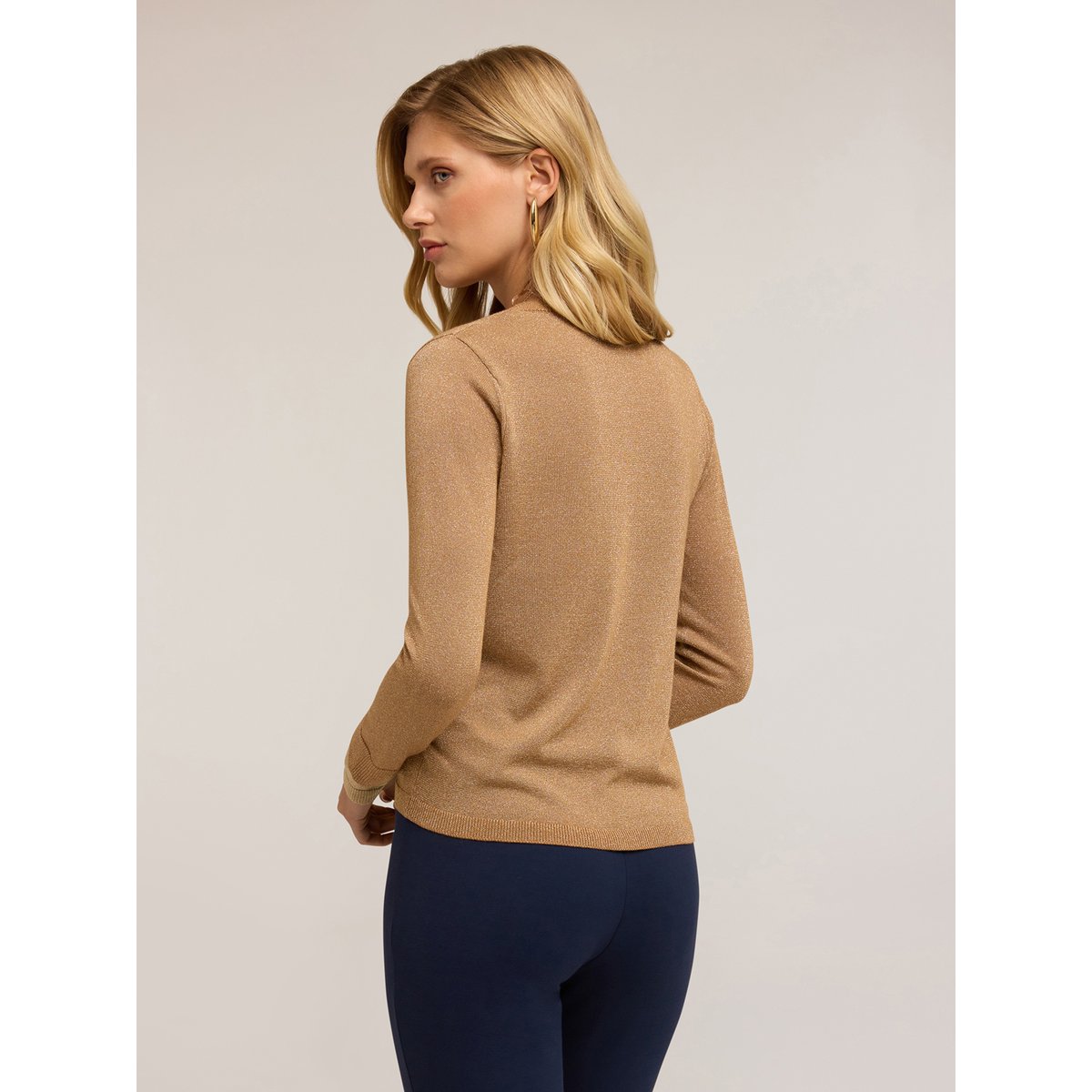Pull en fil textile avec insertions beige, MOTIVI