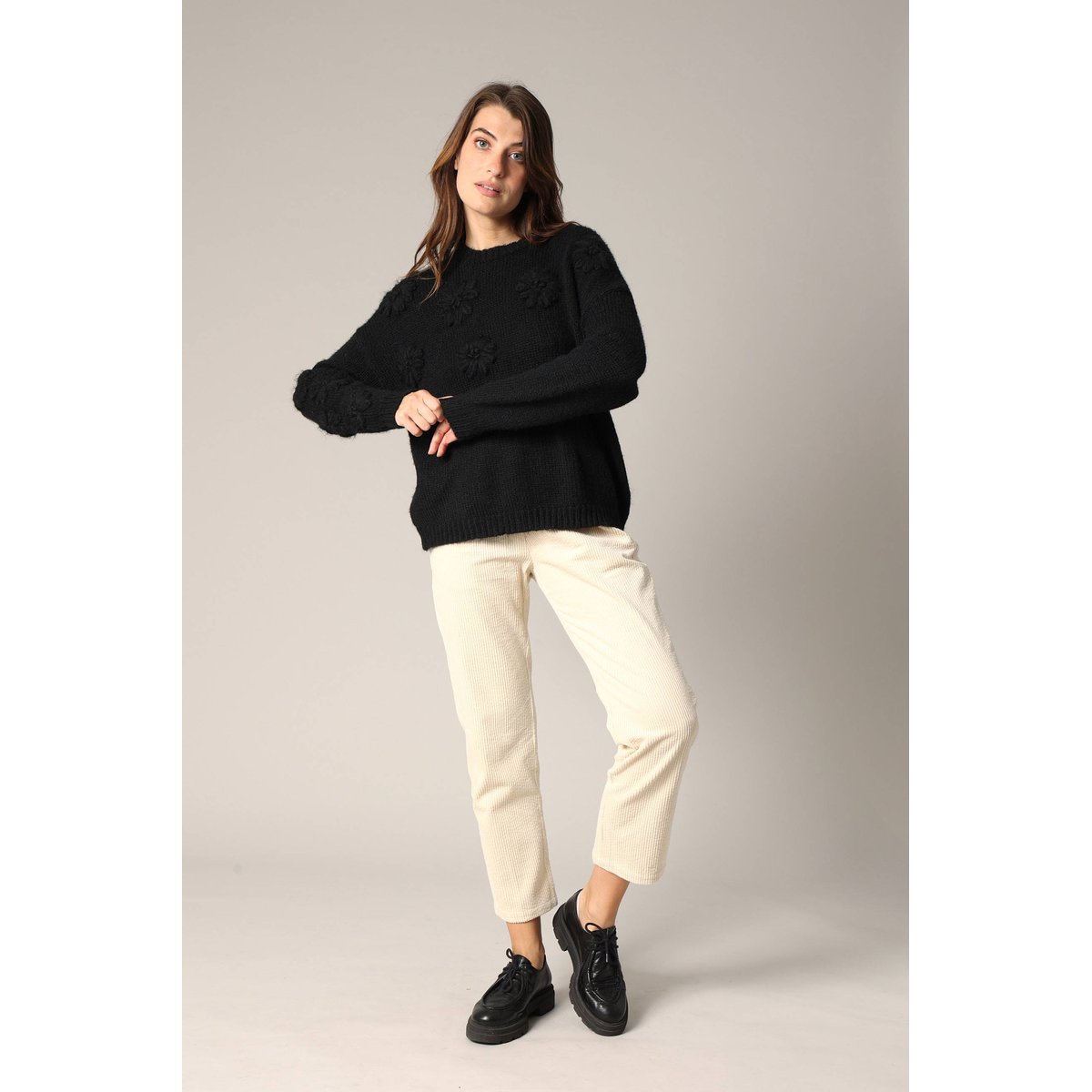 Pull tricoté avec motifs floraux en relief NOHANA noir, DEELUXE