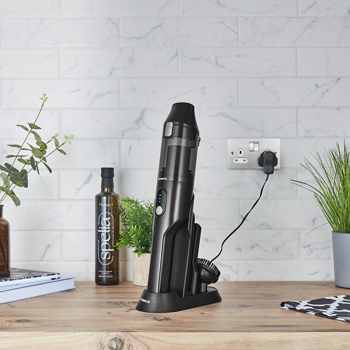 Cordless Handheld Vacuum - T527000 black, TOWER