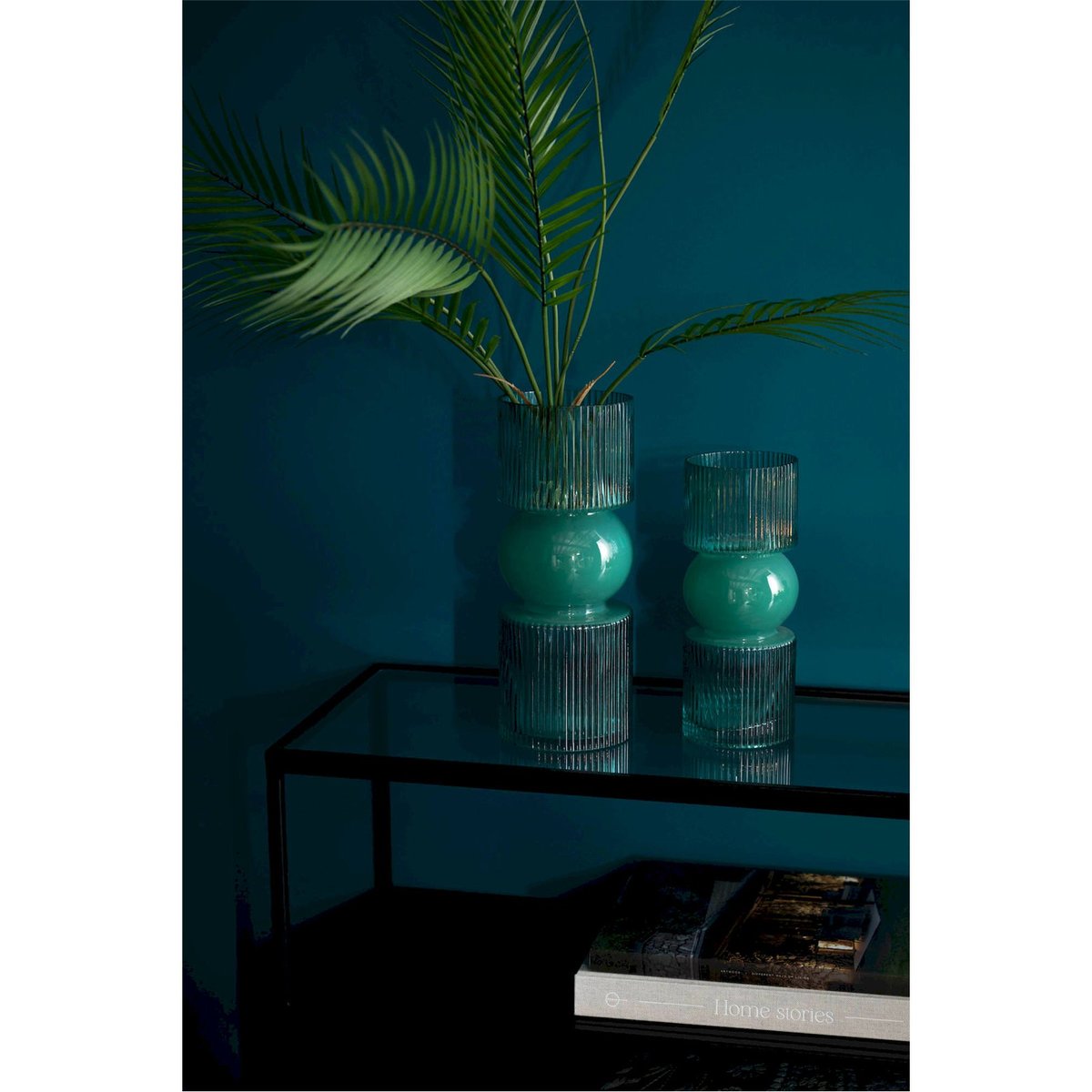 Vase en verre strié turquoise, RECOLLECTION