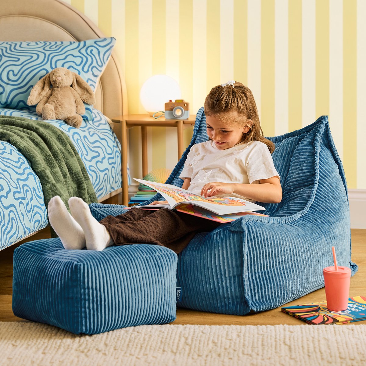 Pouf fauteuil grand enfant avec repose-pied carré en velours côtelé Oeko-Tex® - ALTO bleu jeans, ICON
