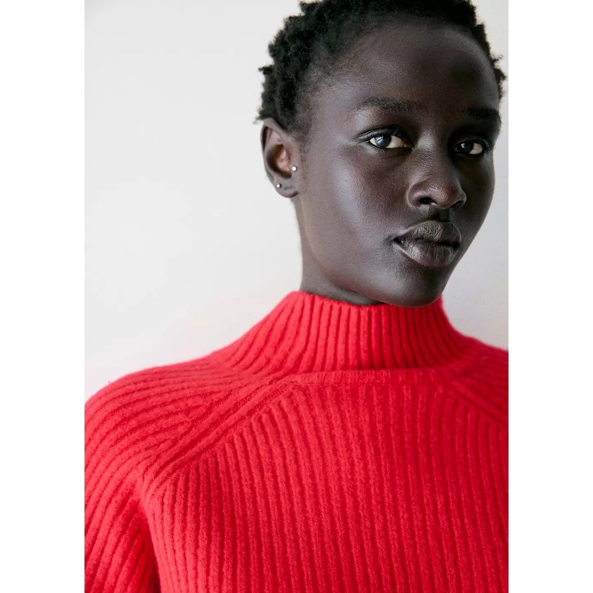 Pull-over à col montant en maille côtelée rouge, MANGO