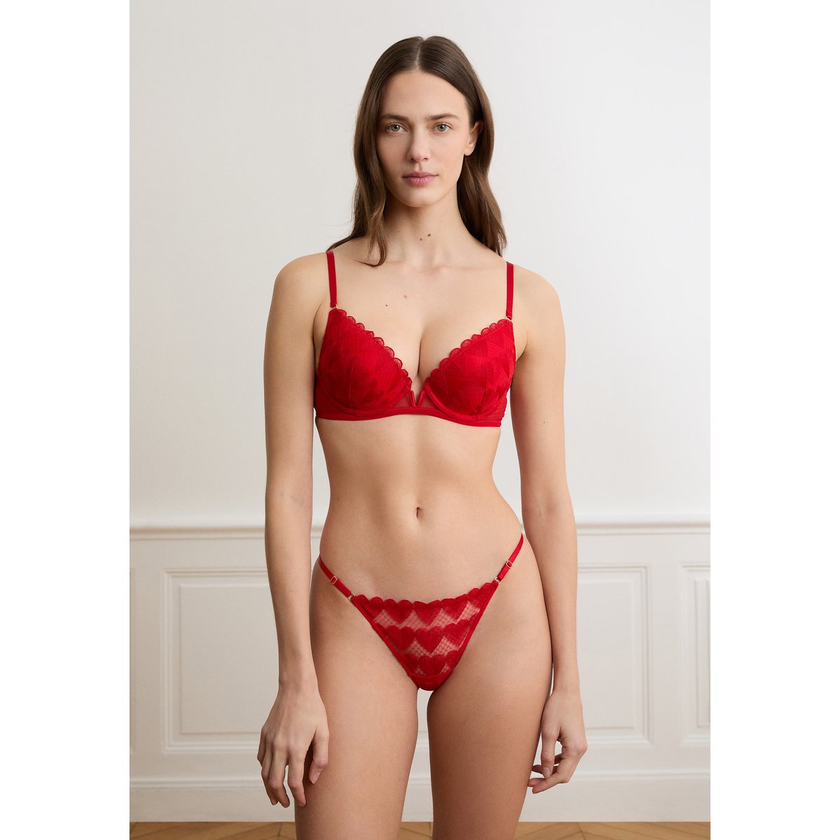 Soutien-gorge N.2 - Push-up plongeant à broderie cœurs DESIR rouge, ETAM
