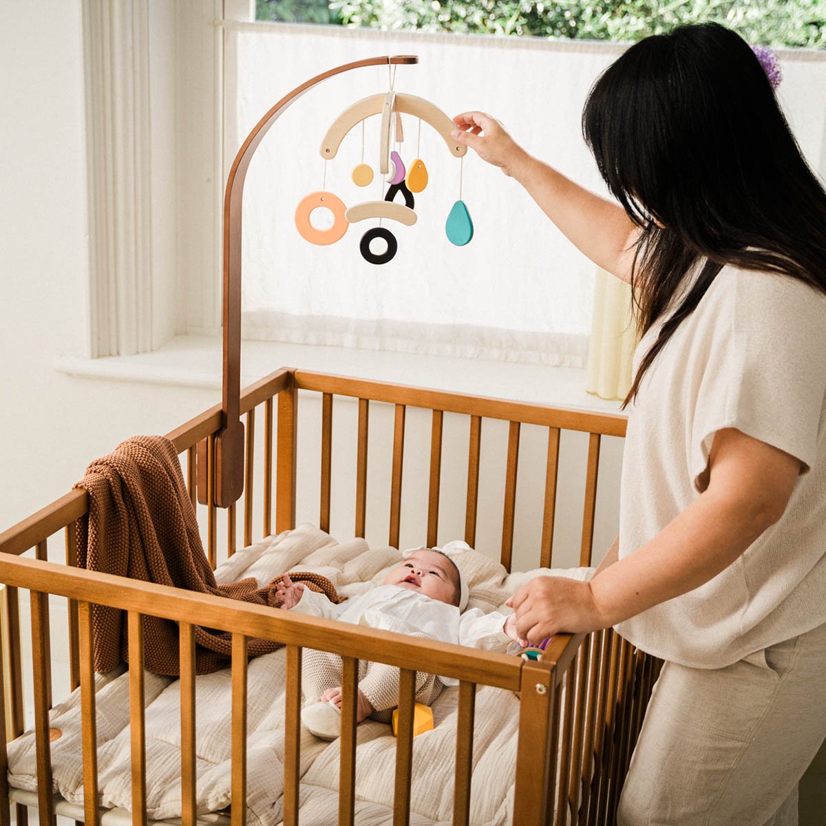 Support de mobile berceau bébé noyer, PETITE AMELIE