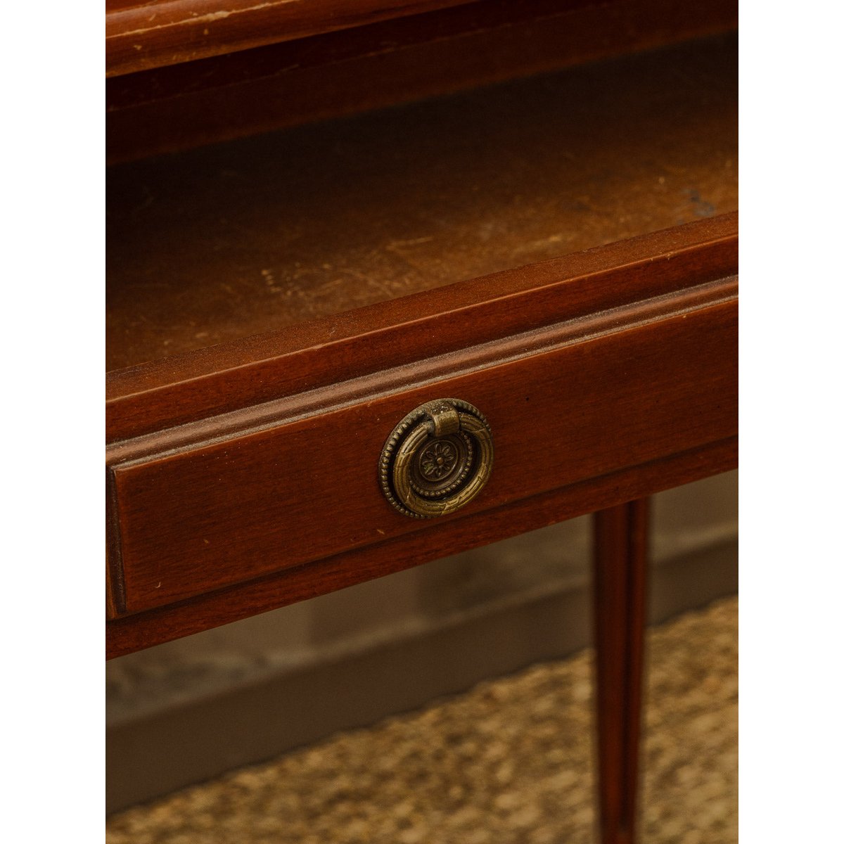 Coiffeuse en bois et son fauteuil en velours Louise N°192 - Bon état bois, DEBONGOUT