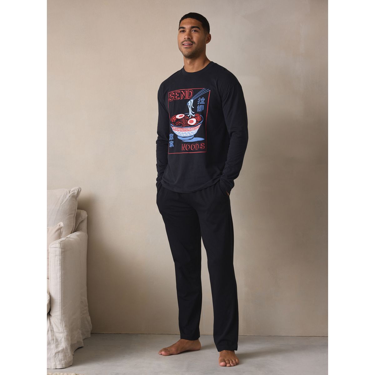 Pyjama en jersey à manches longues avec motif noir, NEXT