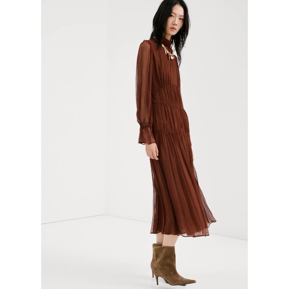 Robe plissée gaze chocolat, MANGO
