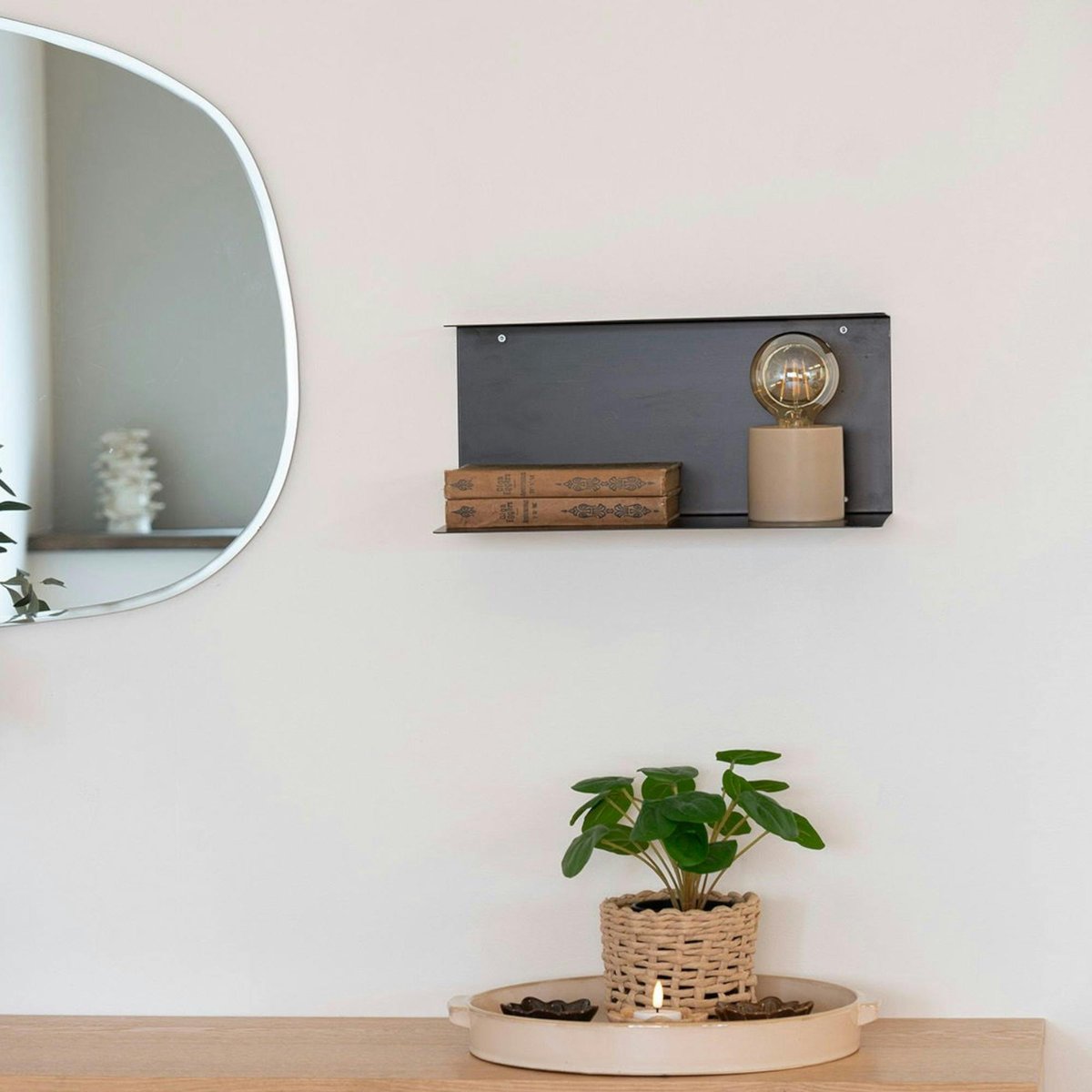 Etagère design en métal noir avec rebords TALLINN noir, PIER IMPORT