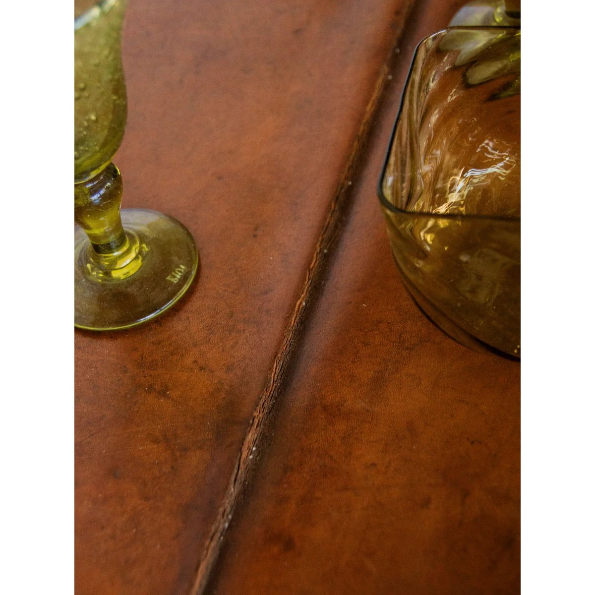 Table à manger demi-lune en cuir Romy N°651 - Bon état bois foncé, DEBONGOUT