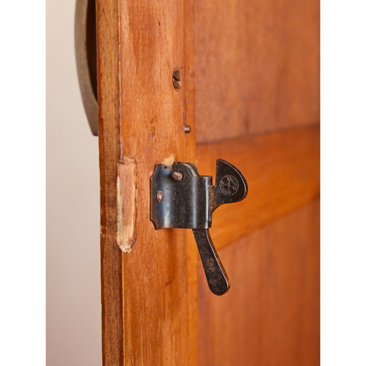 Armoire en bois Blandine N°466 - Bon état bois foncé, DEBONGOUT