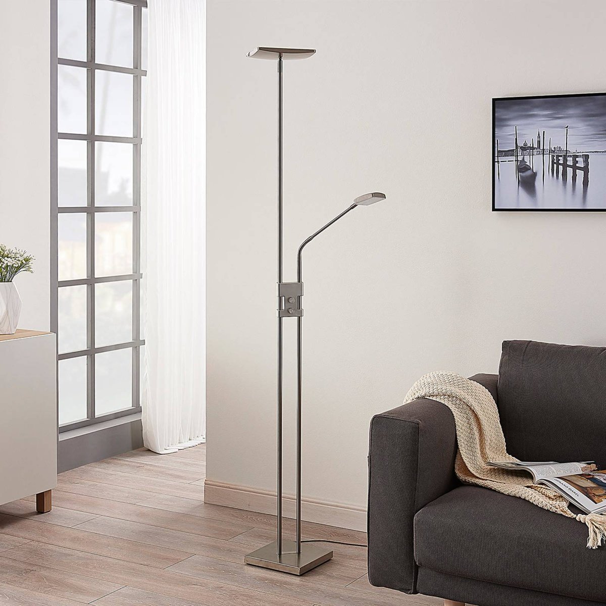 Lampadaire en métal moderneLED, Jonne nickel satiné, LINDBY