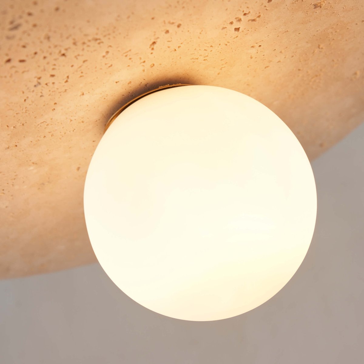 Suspension travertin et globe opale - SILVIA beige et blanc, KOSILUM