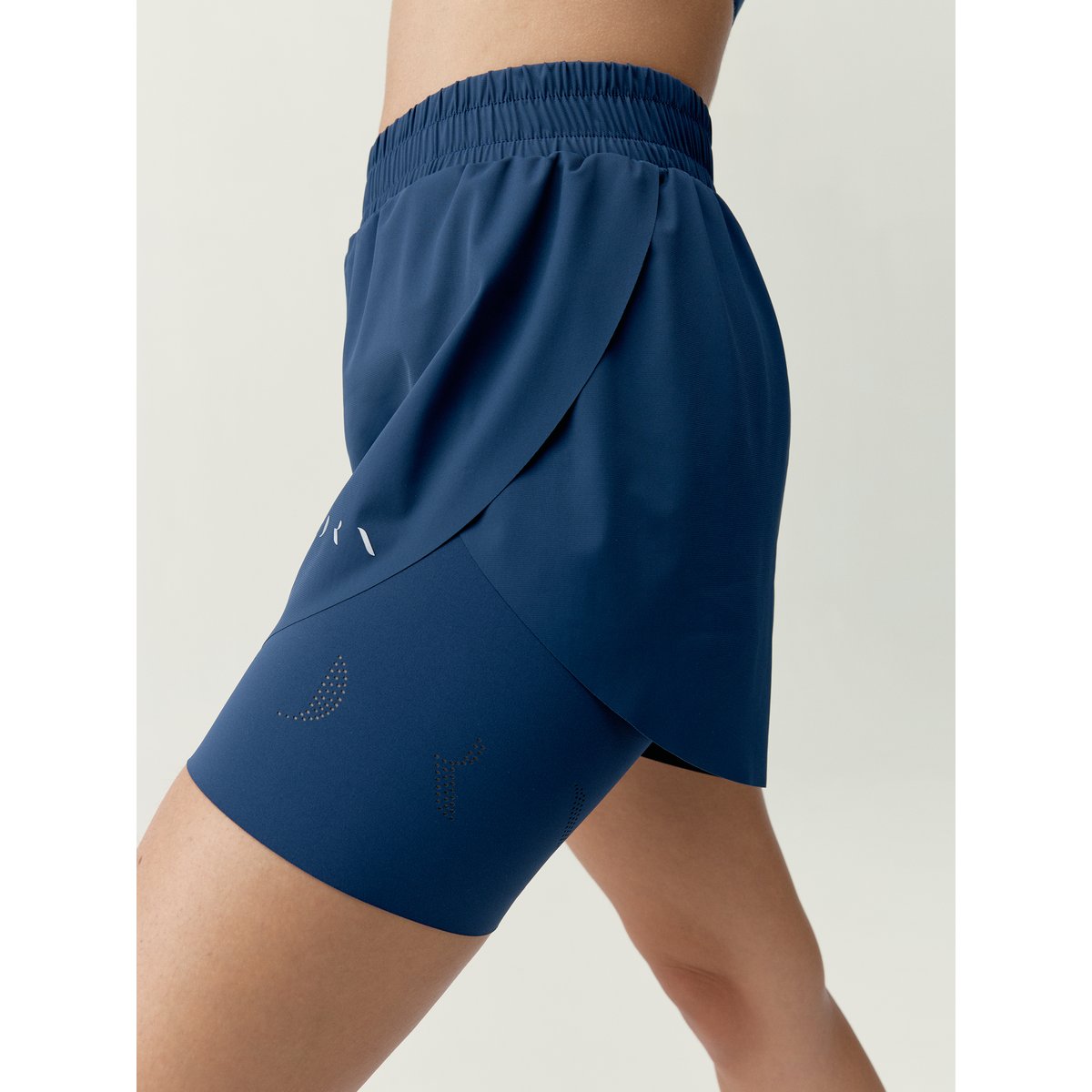 Short sport Perfomance Running BIKILA bleu marine, BORN