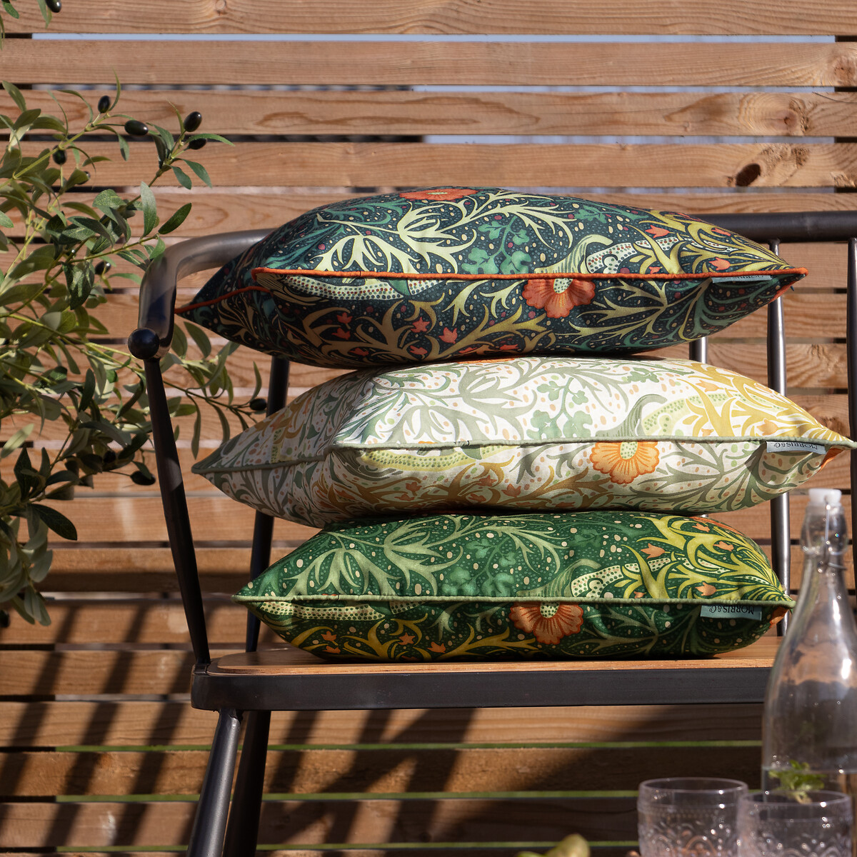 Seaweed Printed Piped Indoor/Outdoor Cushion indigo, MORRIS & CO.