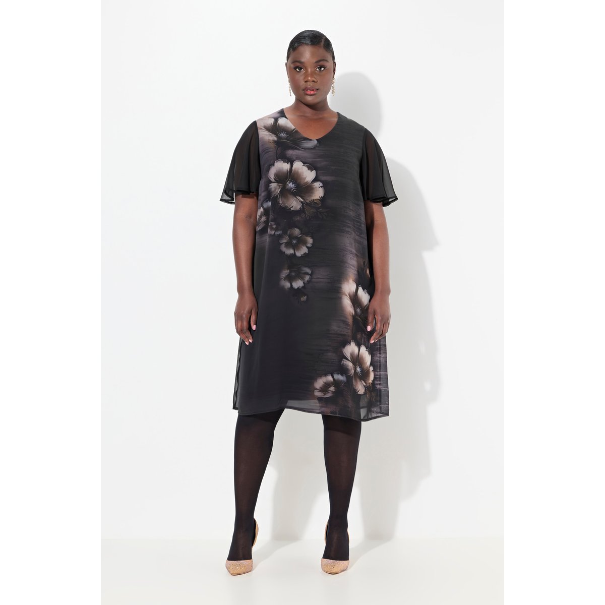 Robe à manches courtes et col en V classique noir, ULLA POPKEN