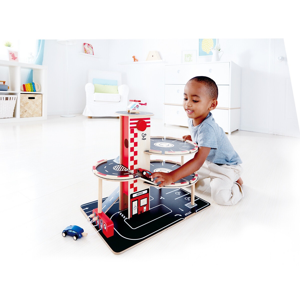 Garage et station service multicolore, HAPE