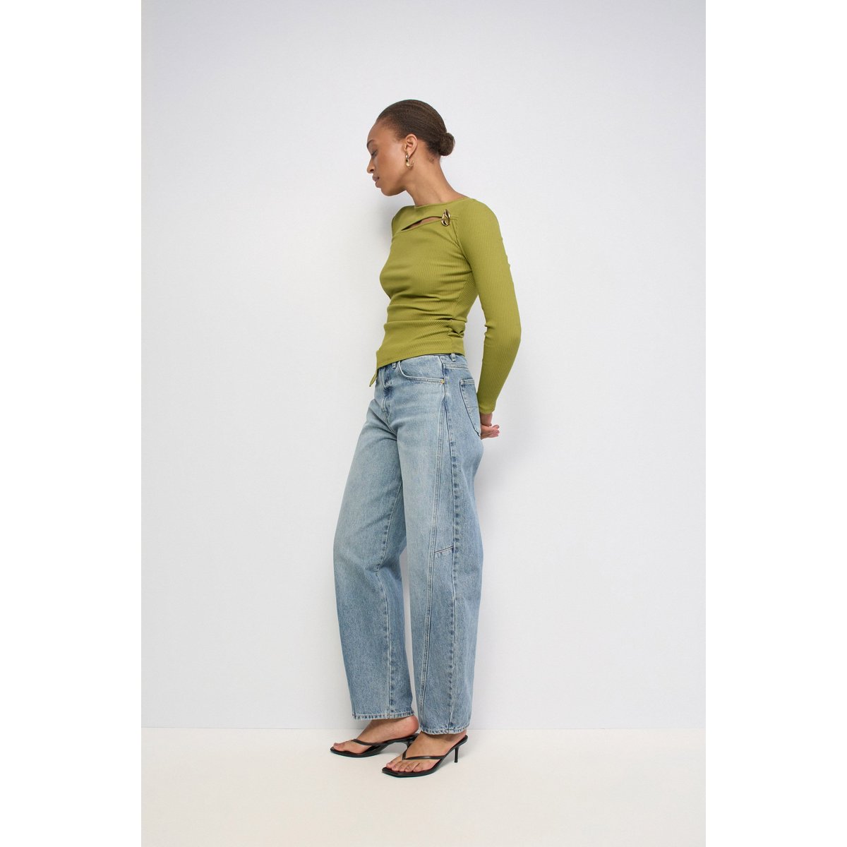PULL ASYMÉTRIQUE AVEC OUVERTURE SUR LA POITRINE noir, SALSA JEANS