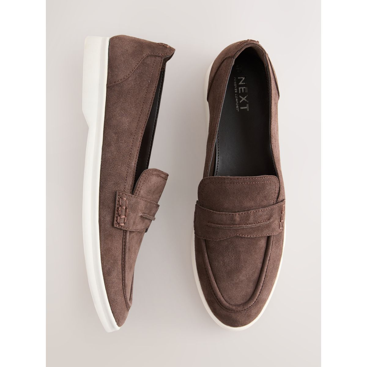 Mocassins en daim à semelle blanche marron chocolat, NEXT