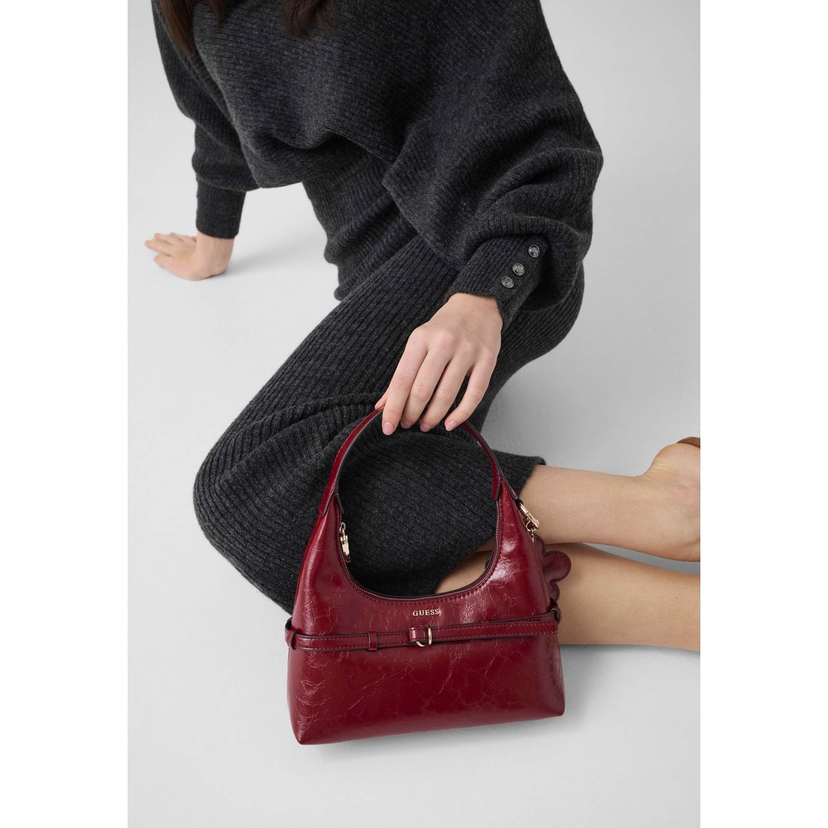 Taylor Mini Hobo rouge, GUESS