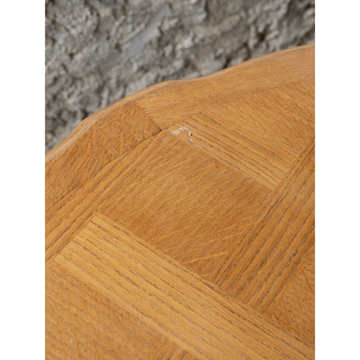 Table à manger en bois massif et son plateau en marqueterie Romy N°1547 - Bon état bois clair, DEBONGOUT