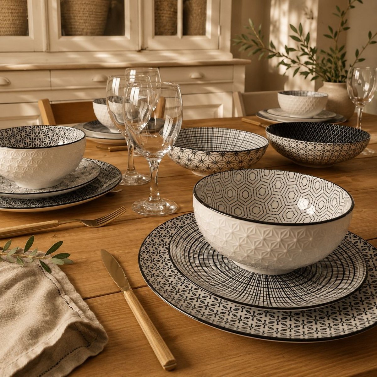 Service d'assiettes et bols 18 pièces, KOMAE noir, ARTIME