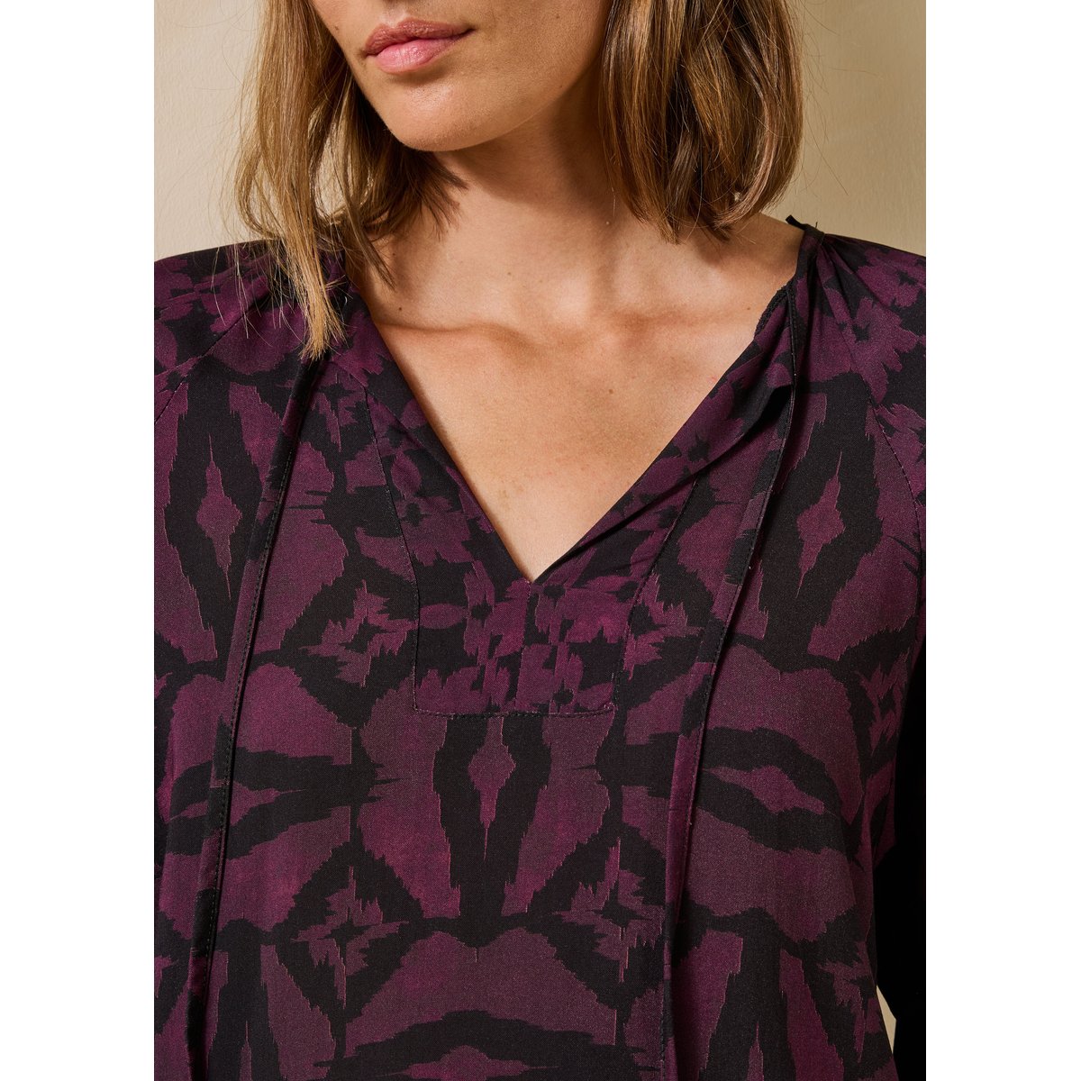 Robe manches longues encolure tunisienne en noir/vin, LA FEE MARABOUTEE