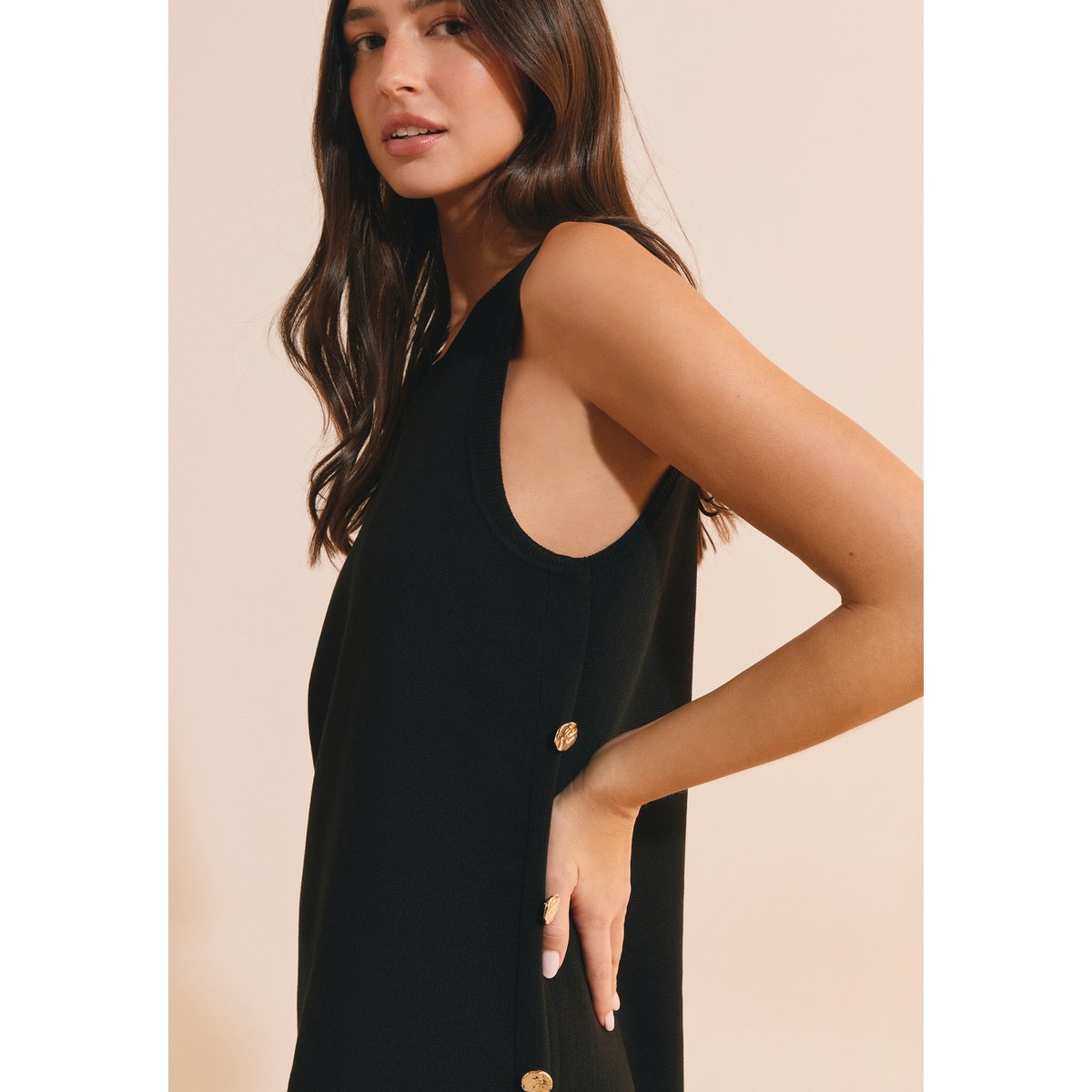 Robe courte avec bouton doré sur le côté ROSIE noir, ETAM