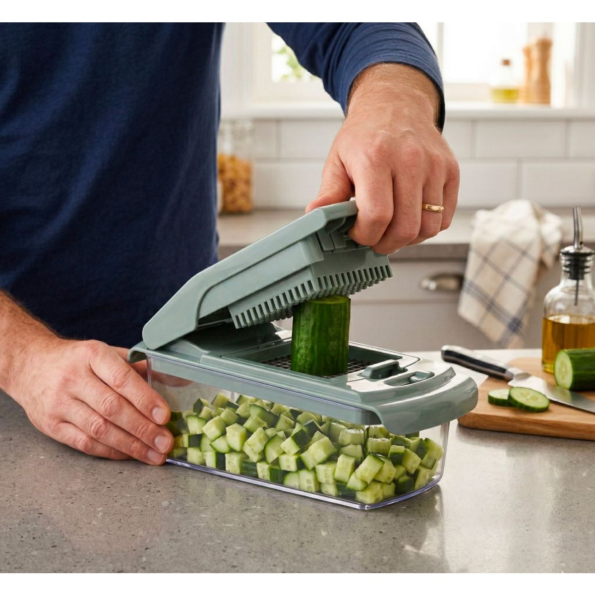 Mandoline multifonction avec recipient vert sauge couleur unique, ESSENTIEL B