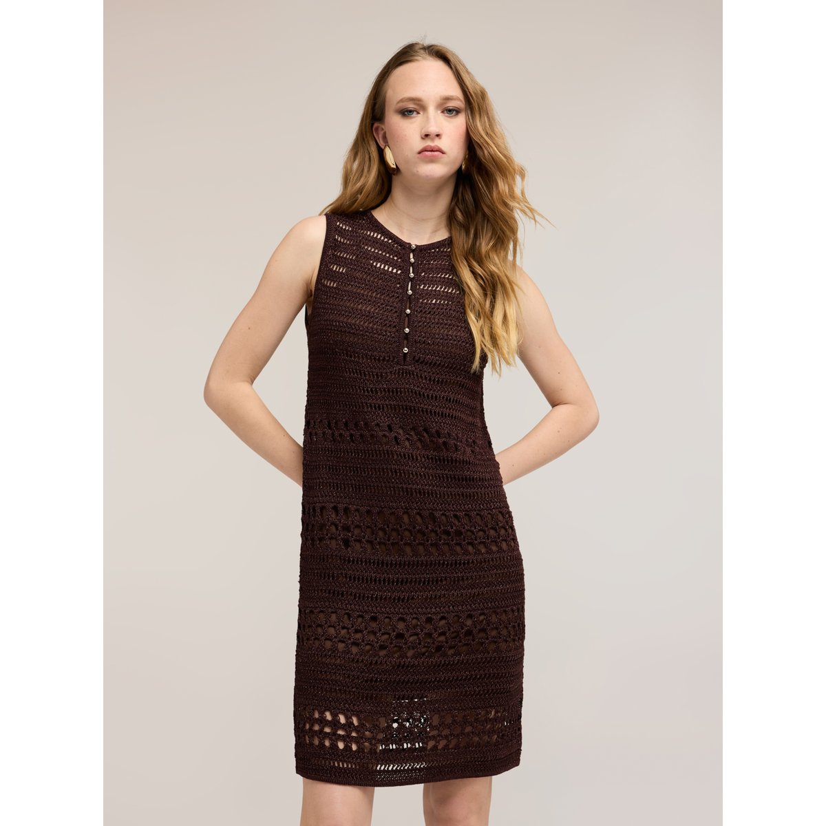 Robe fourreau crochet marron, MOTIVI