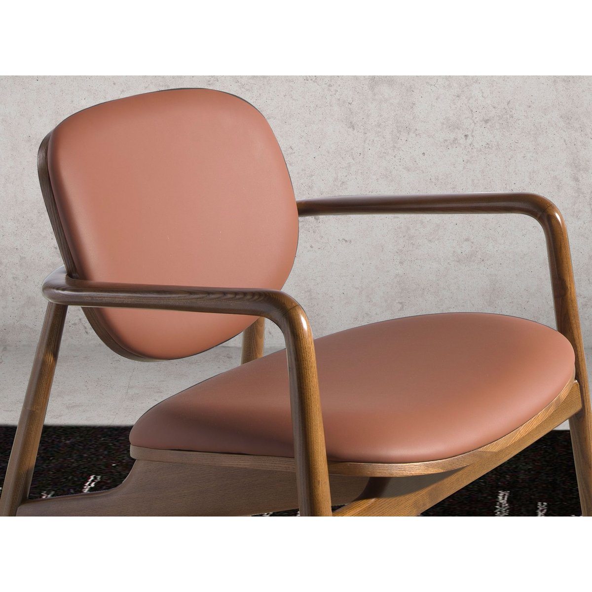 Fauteuil en similicuir taupe et noyer noyer | taupe, ANGEL CERDA