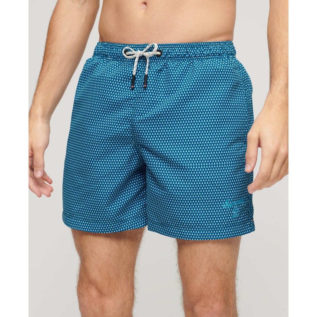 Short de bain imprimé long 38 cm bleu à imprimé géométrique, SUPERDRY
