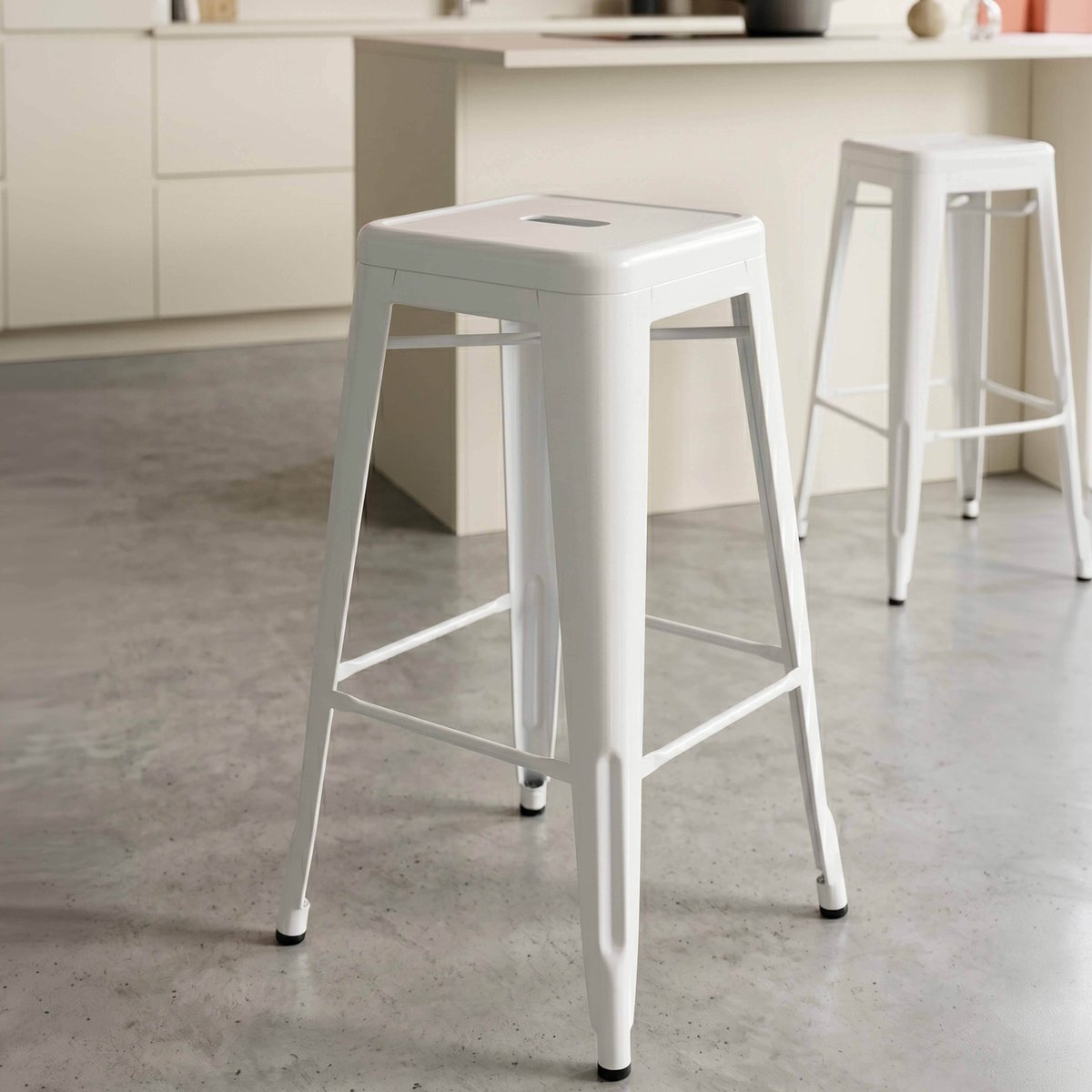 Lot de 4 tabourets de bar en métal mat, INDUS blanc, OVIALA
