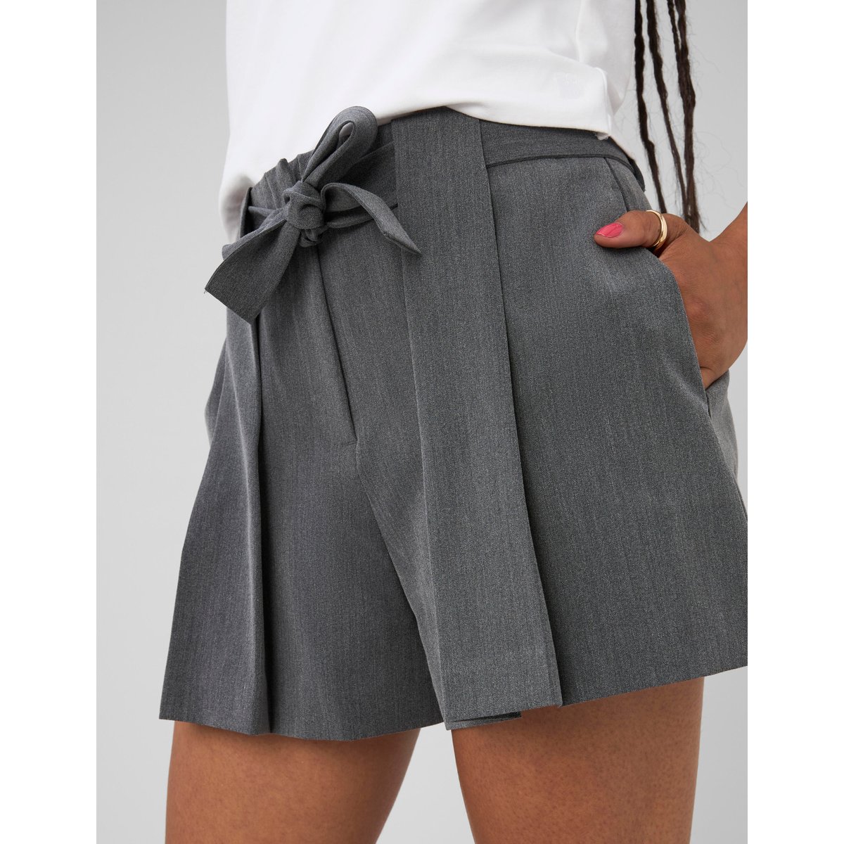 Short ceinturé gris clair, BZB