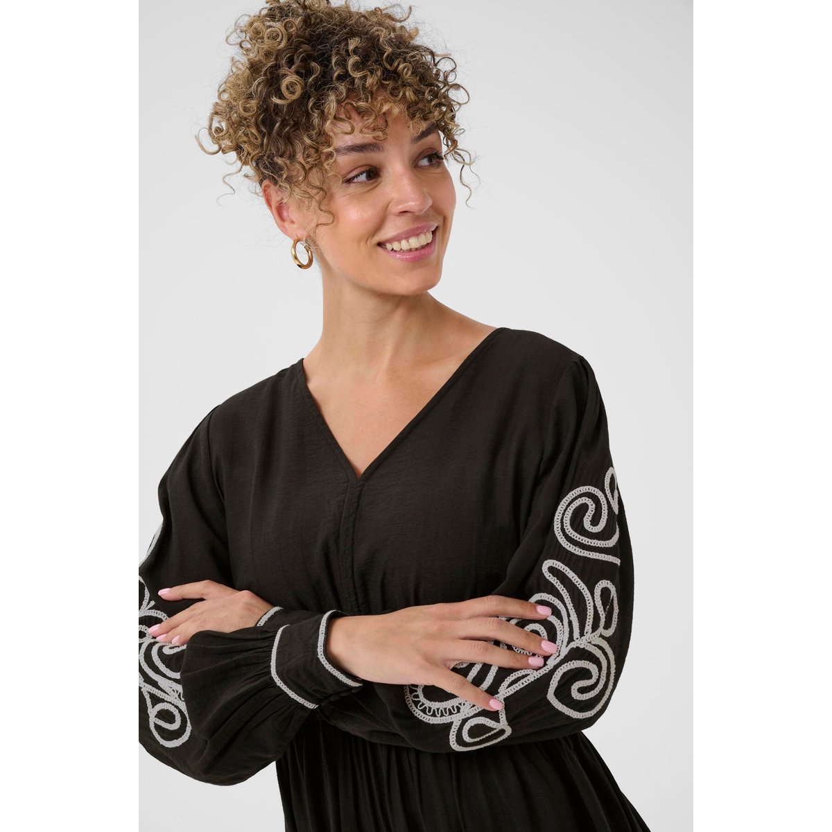 Robe noir pitch black, CREAM