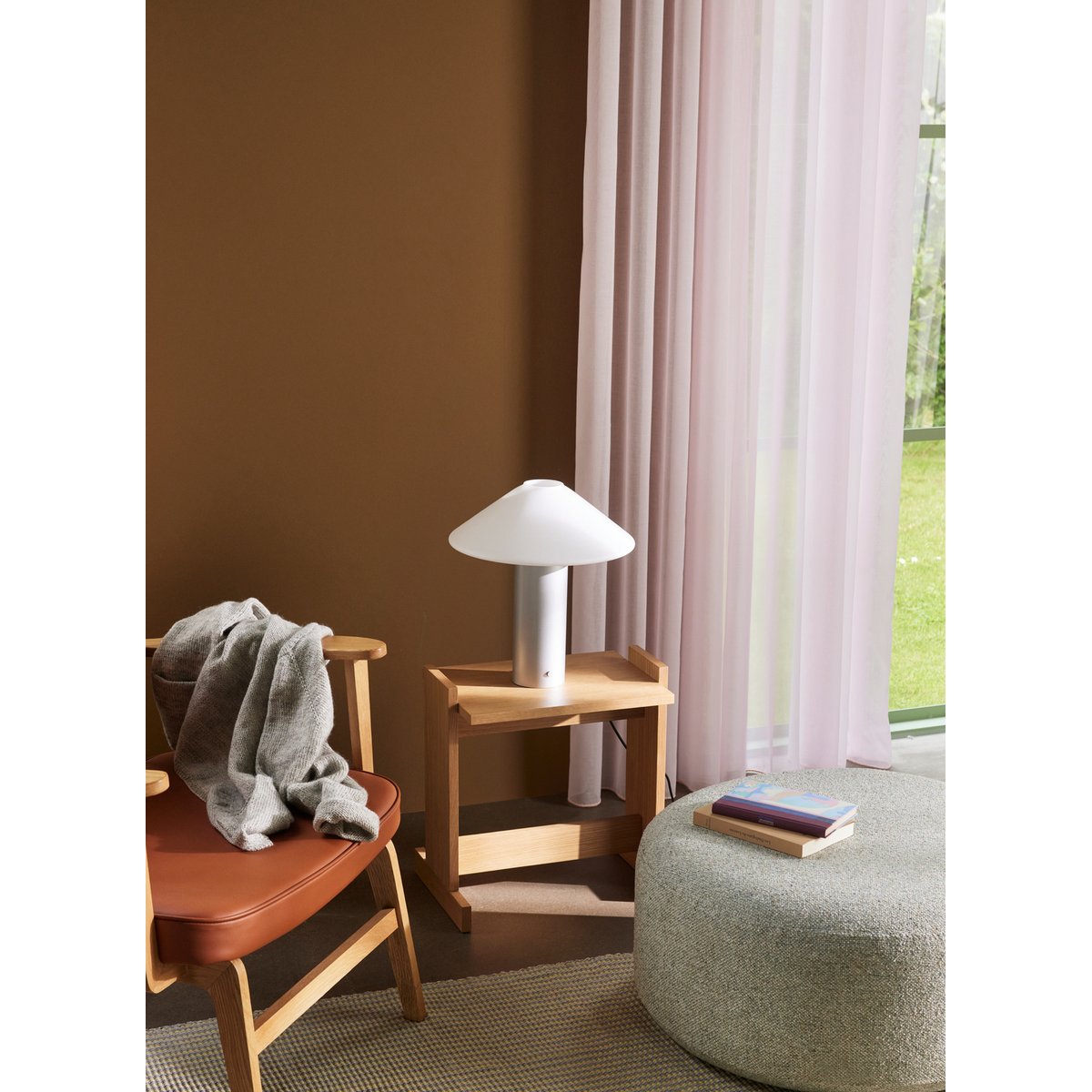 Table d'appoint en placage de chêne FUTU naturel, HUBSCH