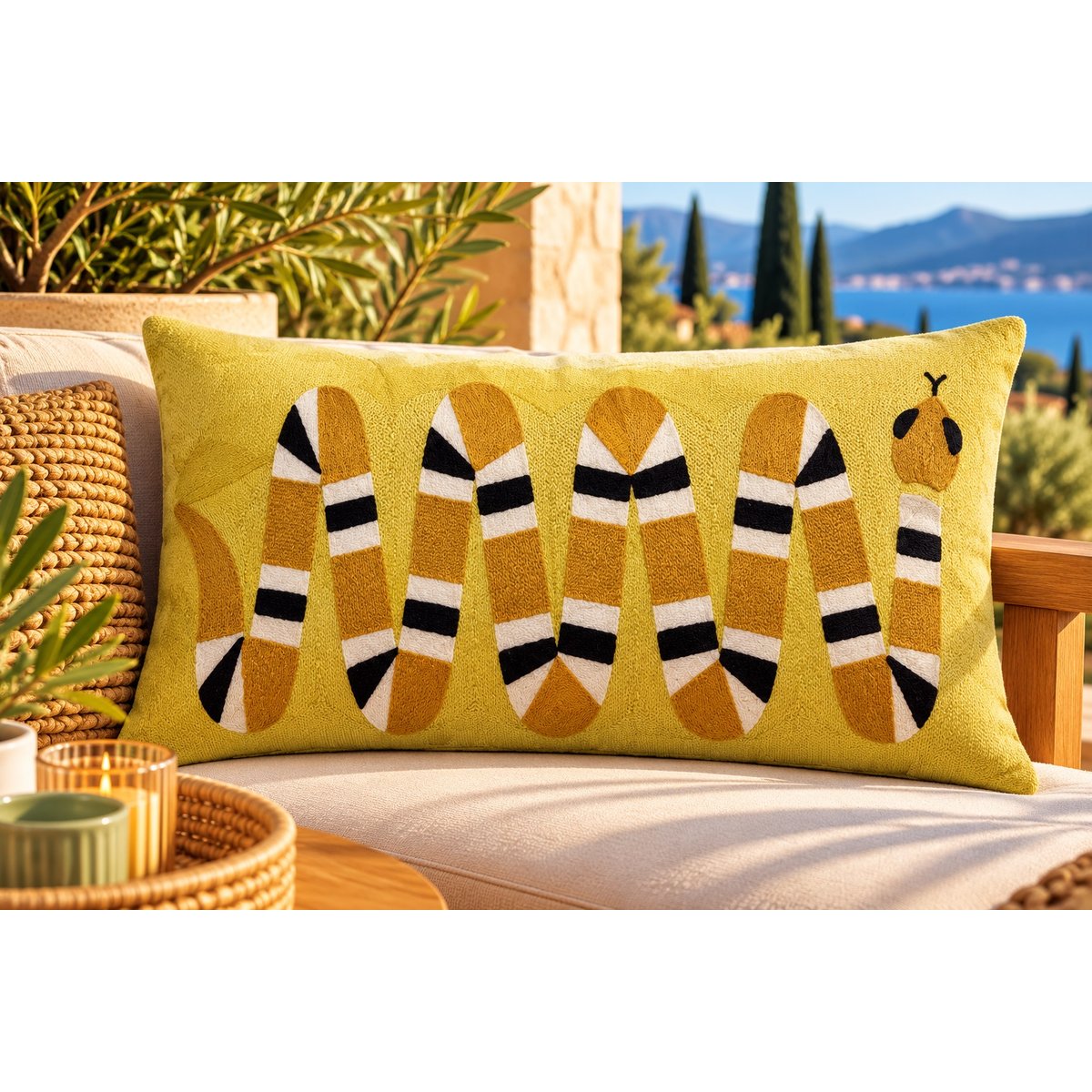Coussin brodé Caresse Radieuse mangue, EDEN